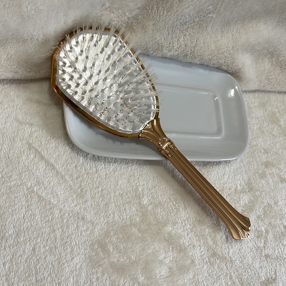 Vintage Brush with embroidery details! - Picture 2 of 12